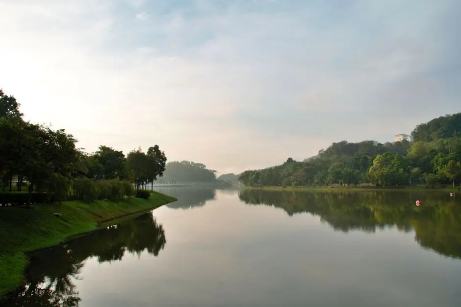 Suasana danau kecil di sekitar Pattallassang saat pagi hari